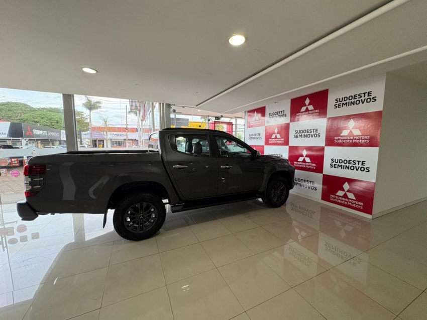 mitsubishi triton 2.4 biturbo diesel cd hpe 4x4 automatico 4p 20254