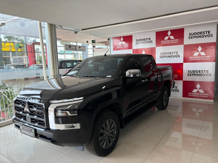 mitsubishi triton 2.4 biturbo diesel cd hpe 4x4 automatico 4p 2026