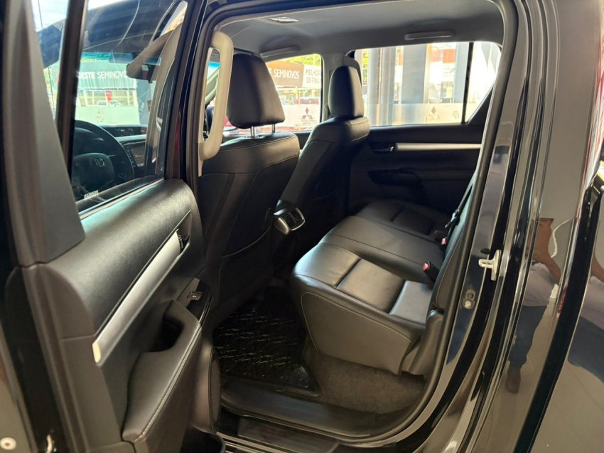 toyota hilux 2.8 srx 4x4 cd 16v diesel 4p automatico 2.7 201813