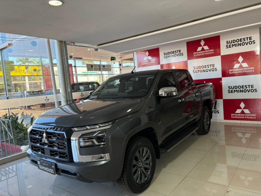 mitsubishi triton 2.4 biturbo diesel hpe-s 4x4 automatico 4p 2026