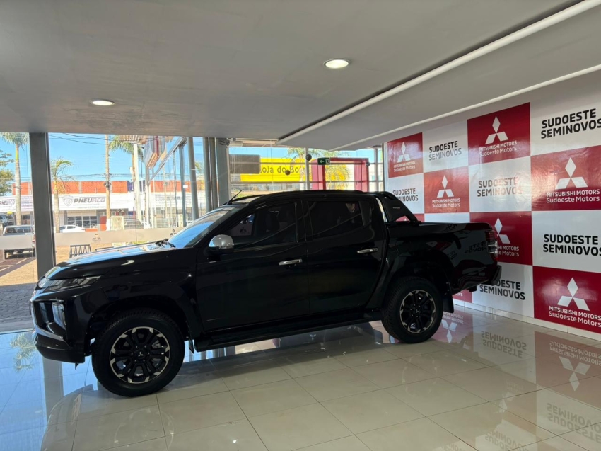 mitsubishi l200 triton 2.4 turbo diesel 4x4 at sport hpe 4p automatico 20243