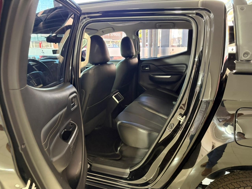mitsubishi l200 triton 2.4 turbo diesel 4x4 at sport hpe 4p automatico 202413