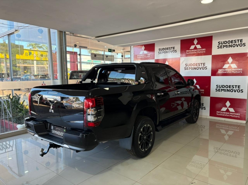 mitsubishi l200 triton 2.4 turbo diesel 4x4 at sport hpe 4p automatico 20245