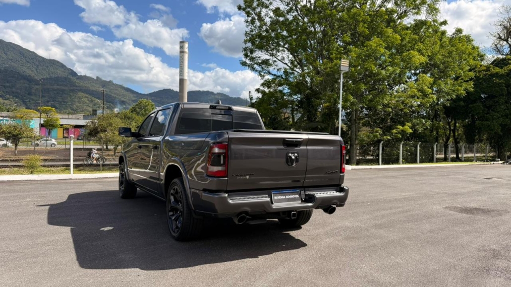 ram 1500  5.7 v8 gasolina limited night edition cd 4x4