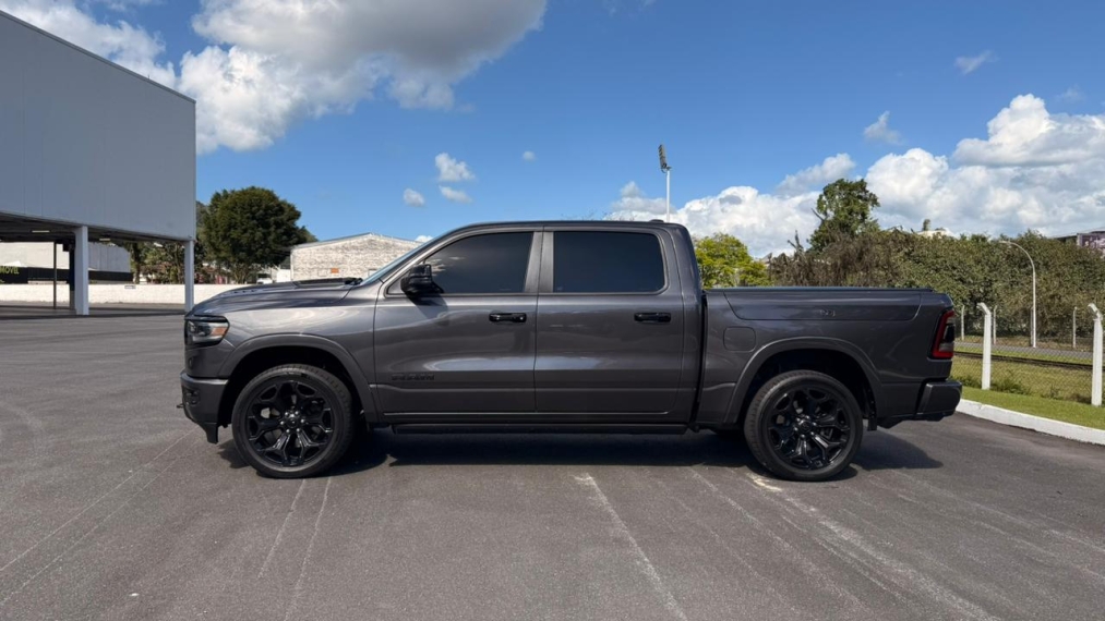 ram 1500  5.7 v8 gasolina limited night edition cd 4x4