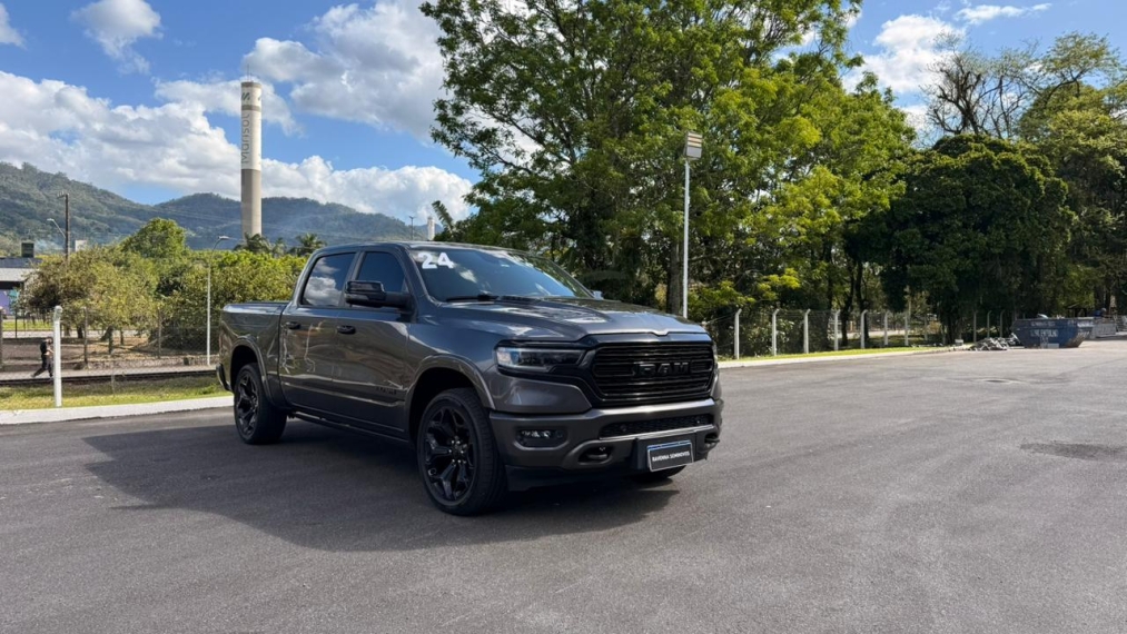 ram 1500  5.7 v8 gasolina limited night edition cd 4x4