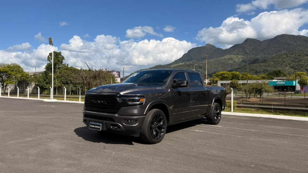 ram 1500  5.7 v8 gasolina limited night edition cd 4x4