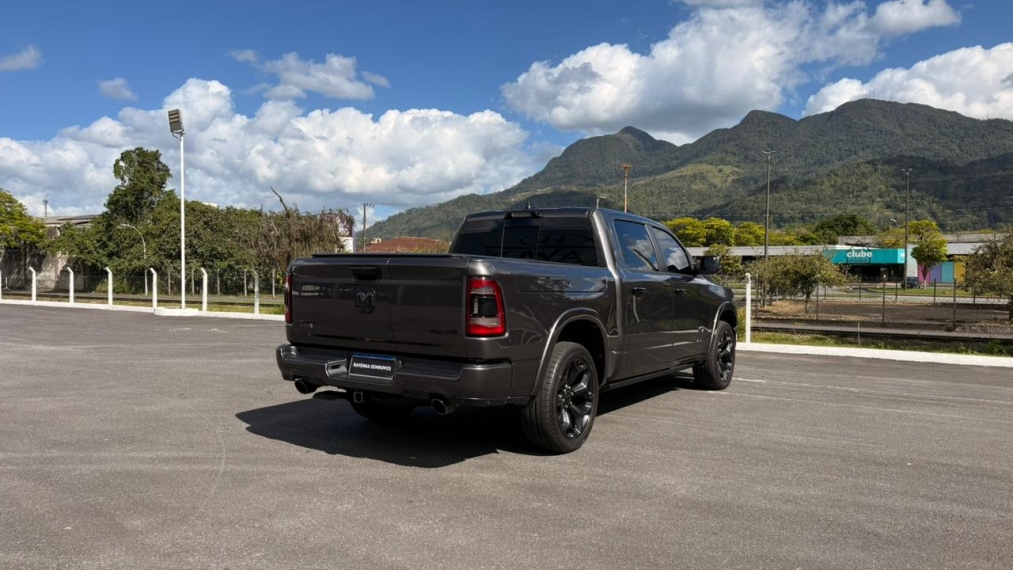 ram 1500  5.7 v8 gasolina limited night edition cd 4x4