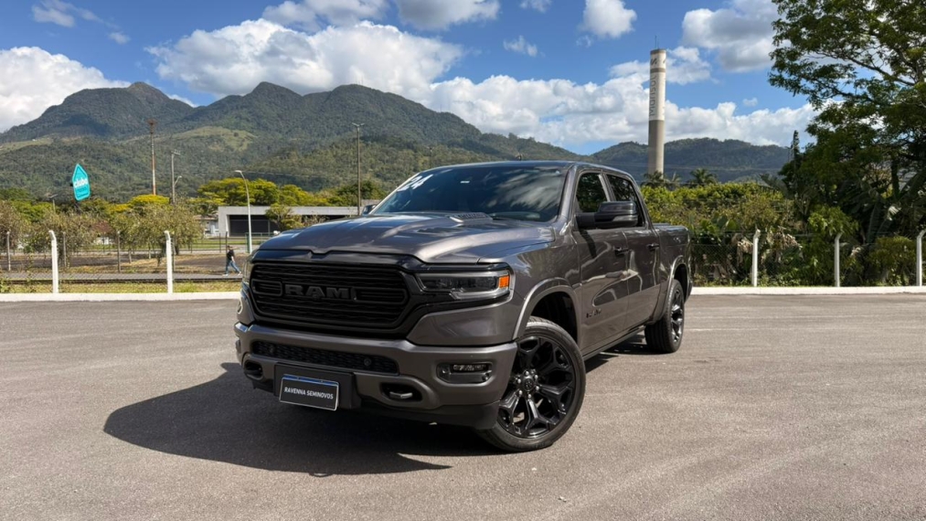 ram 1500  5.7 v8 gasolina limited night edition cd 4x4
