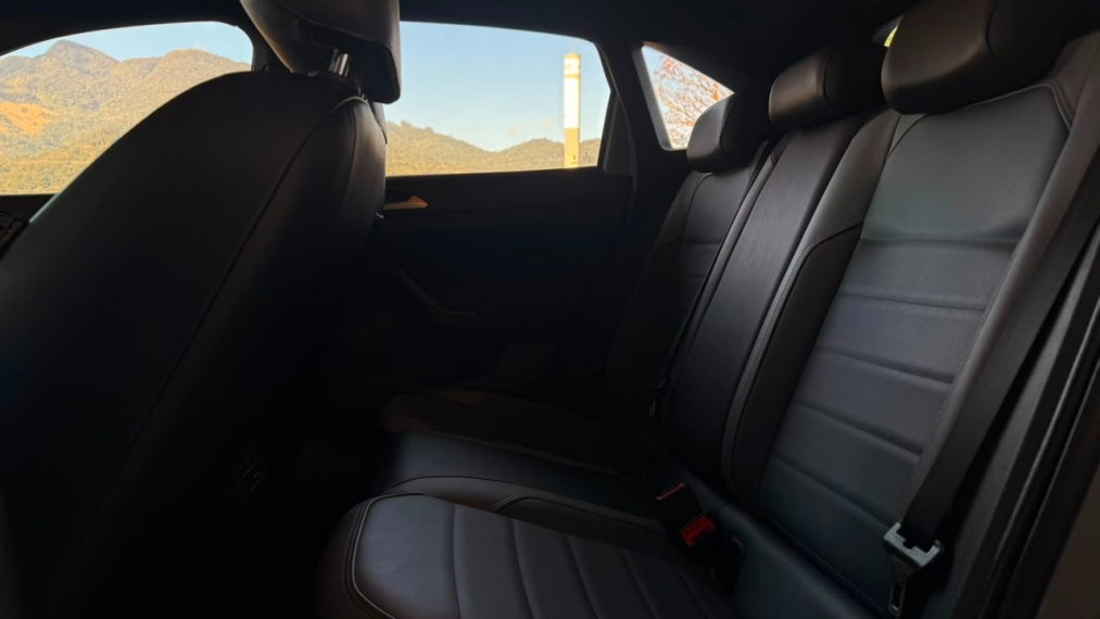volkswagen  nivus 1.0 200 tsi total flex highline automatico13