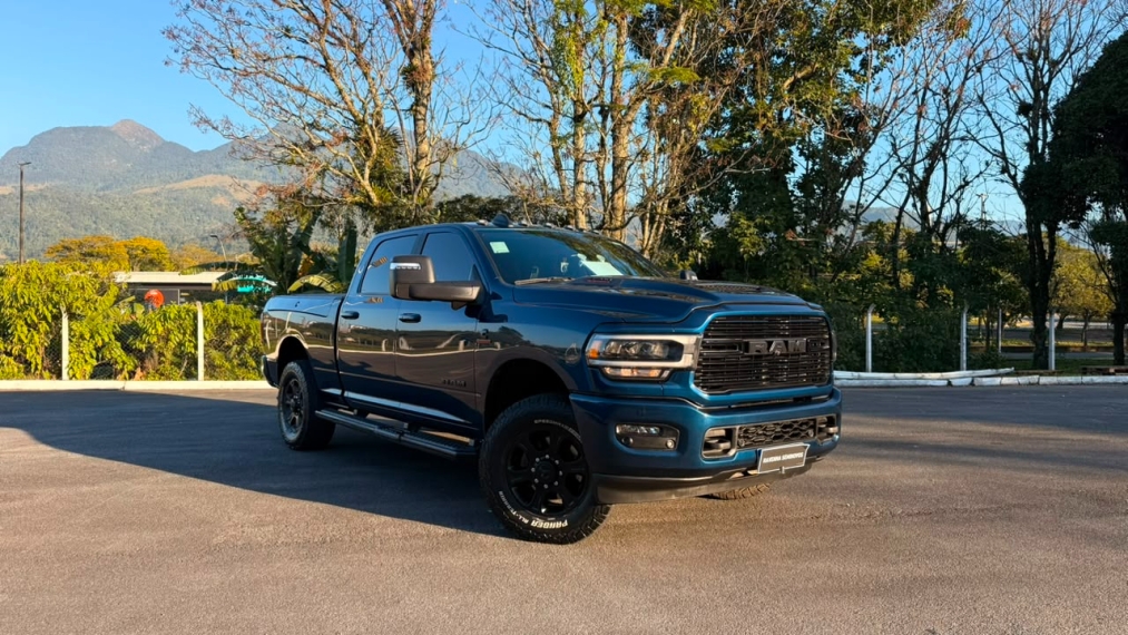 ram 3500 laramie night edition 6,7 l6 diesel 4x4 cd automatica8