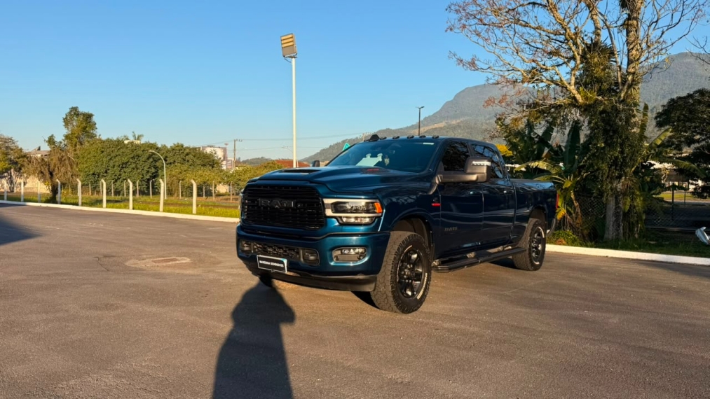 ram 3500 laramie night edition 6,7 l6 diesel 4x4 cd automatica2