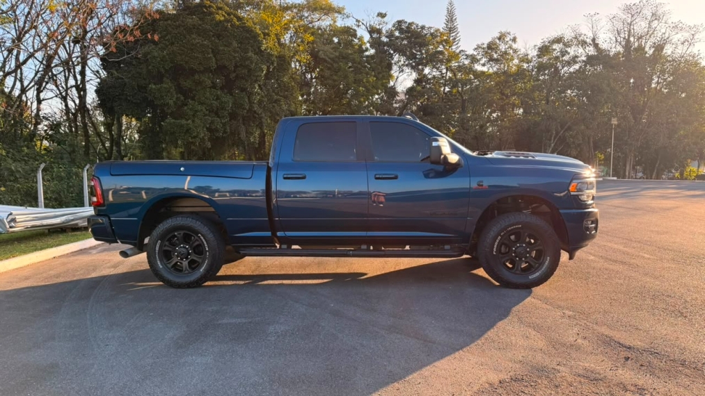 ram 3500 laramie night edition 6,7 l6 diesel 4x4 cd automatica3