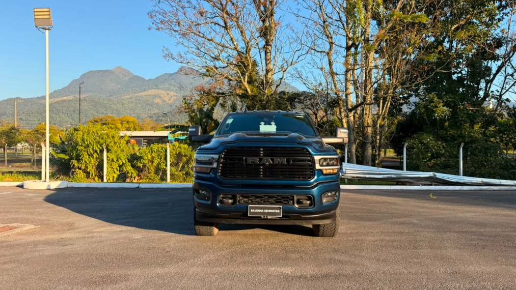ram 3500 laramie night edition 6,7 l6 diesel 4x4 cd automatica0
