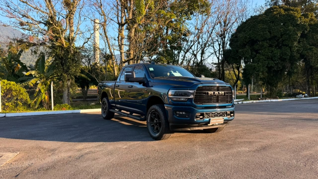 ram 3500 laramie night edition 6,7 l6 diesel 4x4 cd automatica1