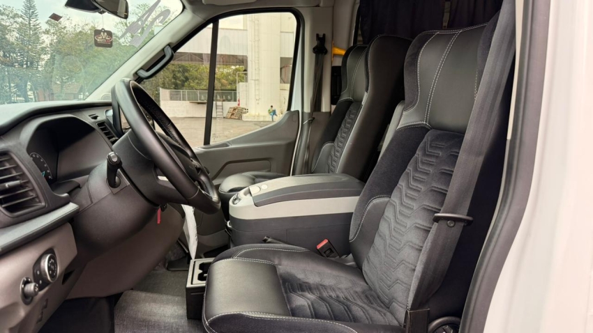 ford  transit 2.0 ecoblue diesel minibus 14+1 410l automatico14