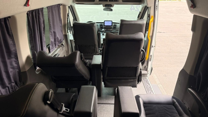 ford  transit 2.0 ecoblue diesel minibus 14+1 410l automatico21