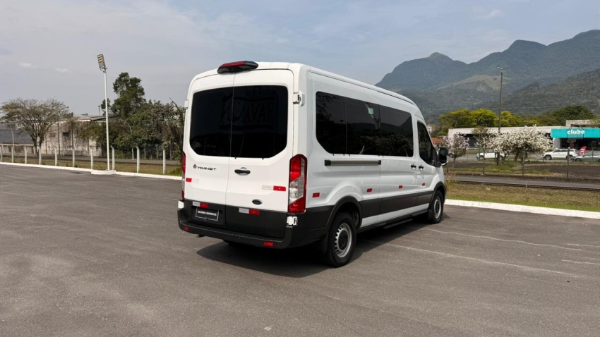 ford  transit 2.0 ecoblue diesel minibus 14+1 410l automatico6