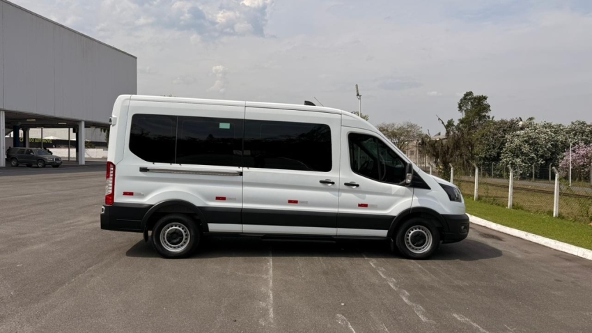 ford  transit 2.0 ecoblue diesel minibus 14+1 410l automatico7