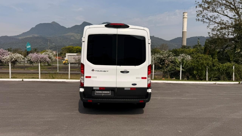 ford  transit 2.0 ecoblue diesel minibus 14+1 410l automatico4