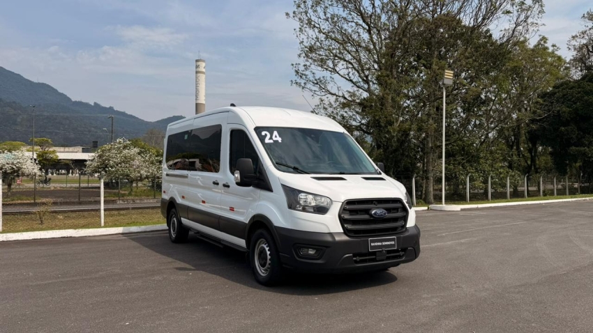 ford  transit 2.0 ecoblue diesel minibus 14+1 410l automatico1