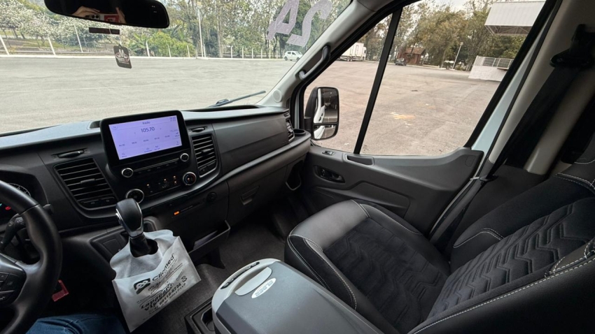 ford  transit 2.0 ecoblue diesel minibus 14+1 410l automatico13