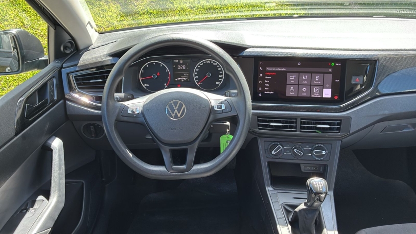 volkswagen  polo 1.0 mpi track manual3