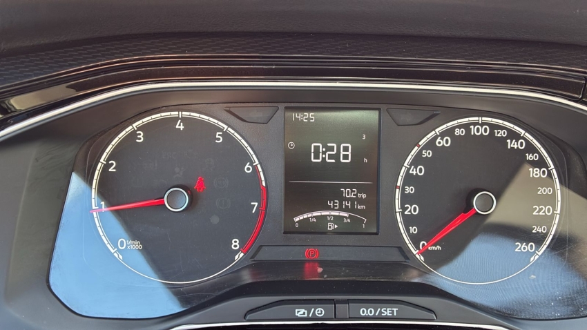 volkswagen  polo 1.0 mpi track manual2