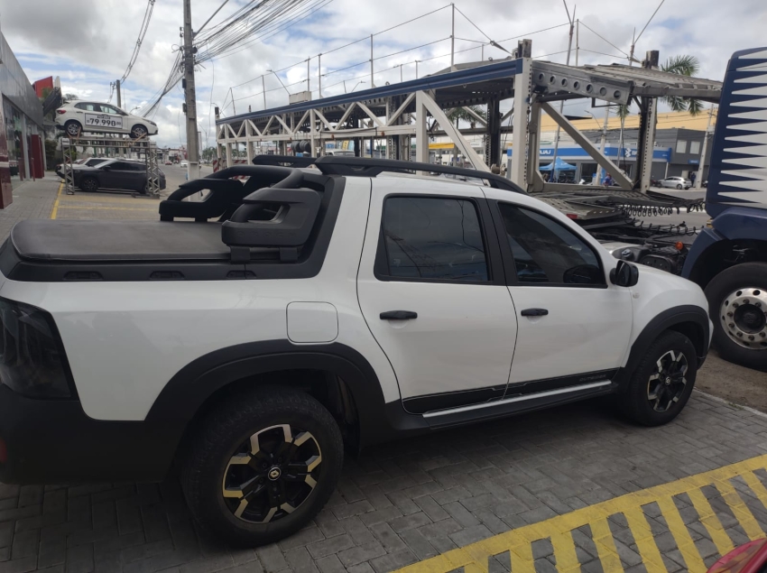 renault oroch 1.3 tce flex outsider x-tronic 4p automatico 2023 renault oroch 1.3 tce flex outsider x-tronic 4p automatico 2023