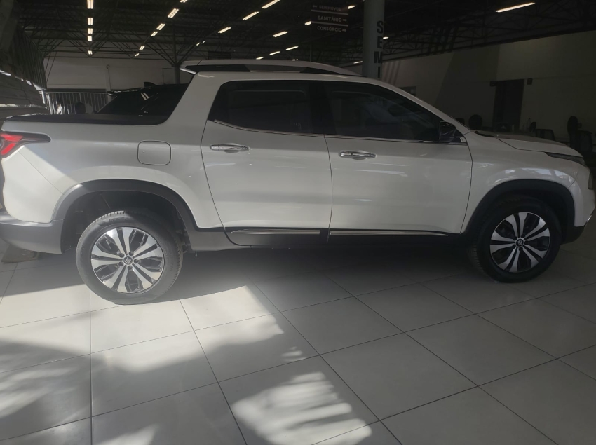 fiat toro 1.3 turbo 270 flex volcano at6 4p automatico 2023