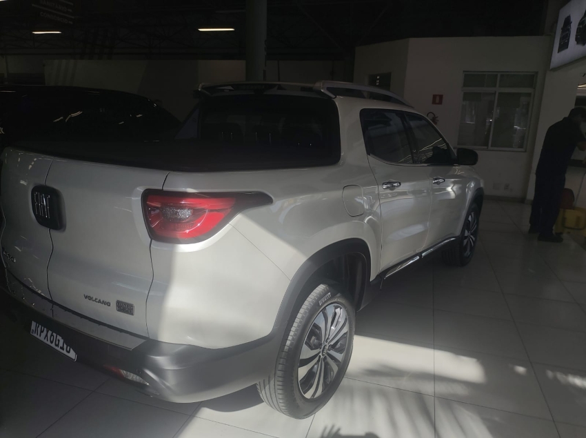 fiat toro 1.3 turbo 270 flex volcano at6 4p automatico 2023