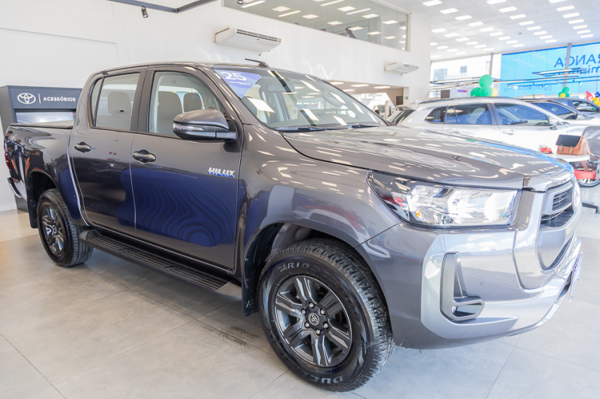 Toyota HILUX 2.8 D-4D TURBO DIESEL CD SR 4X4 AUTOMÁTICO 4
