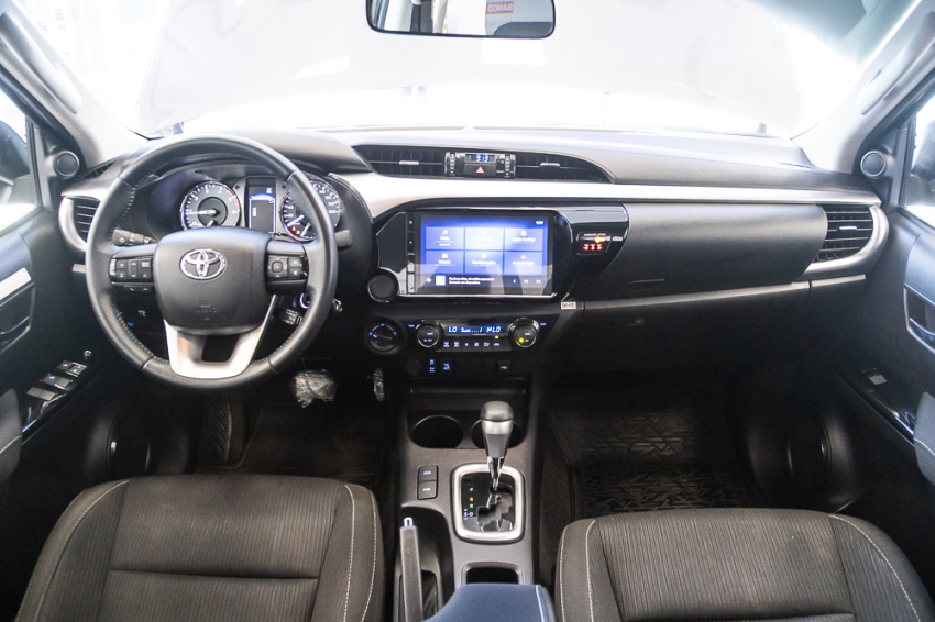 Toyota HILUX 2.8 D-4D TURBO DIESEL CD SR 4X4 AUTOMÁTICO 12