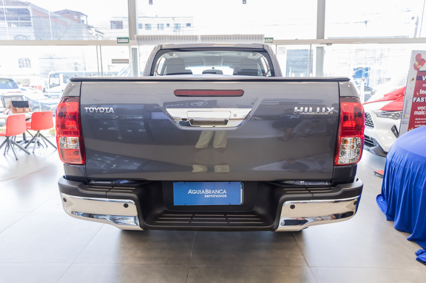 Toyota HILUX 2.8 D-4D TURBO DIESEL CD SR 4X4 AUTOMÁTICO 8