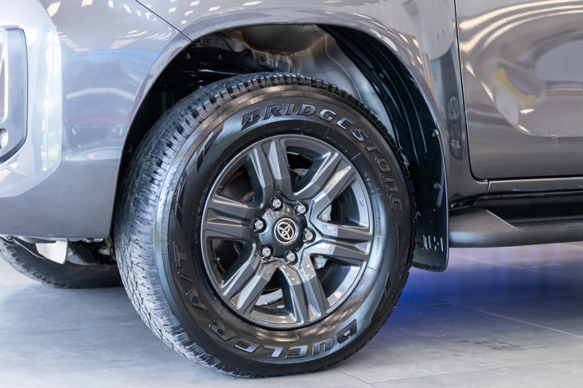 Toyota HILUX 2.8 D-4D TURBO DIESEL CD SR 4X4 AUTOMÁTICO 2