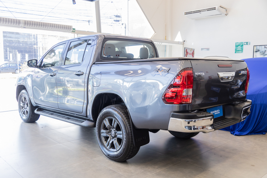 Toyota HILUX 2.8 D-4D TURBO DIESEL CD SR 4X4 AUTOMÁTICO 7