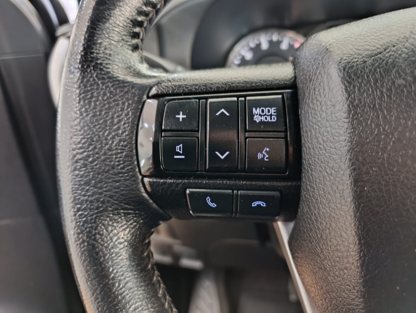 Toyota HILUX 2.8 D-4D TURBO DIESEL CD SRV 4X4 AUTOMÁTICO 13