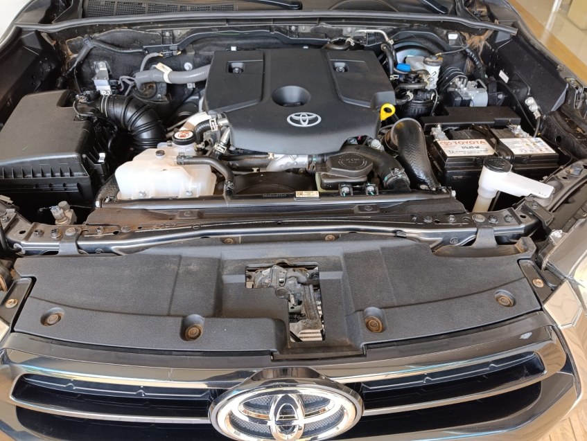 Toyota HILUX 2.8 D-4D TURBO DIESEL CD SRV 4X4 AUTOMÁTICO 6