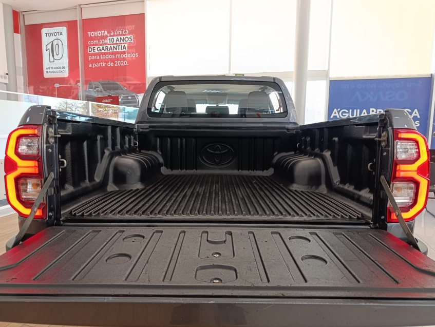 Toyota HILUX 2.8 D-4D TURBO DIESEL CD SRV 4X4 AUTOMÁTICO 10