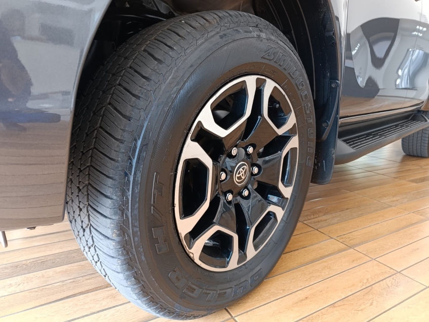 Toyota HILUX 2.8 D-4D TURBO DIESEL CD SRV 4X4 AUTOMÁTICO 2
