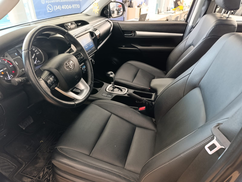 Toyota HILUX 2.8 D-4D TURBO DIESEL CD SRV 4X4 AUTOMÁTICO 17