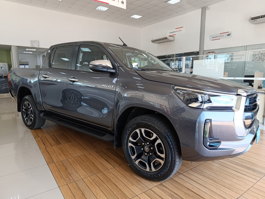 Toyota HILUX 2.8 D-4D TURBO DIESEL CD SRV 4X4 AUTOMÁTICO 5