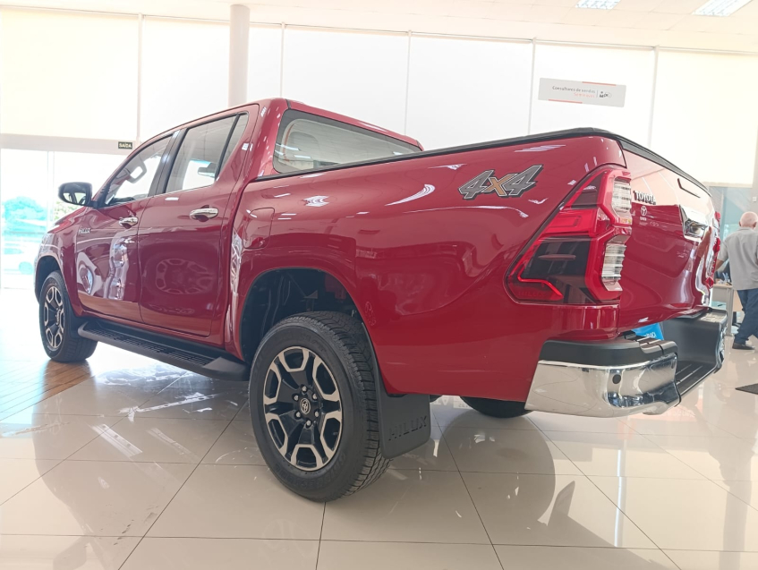Toyota HILUX 2.8 D-4D TURBO DIESEL CD SRX 4X4 AUTOMÁTICO 8
