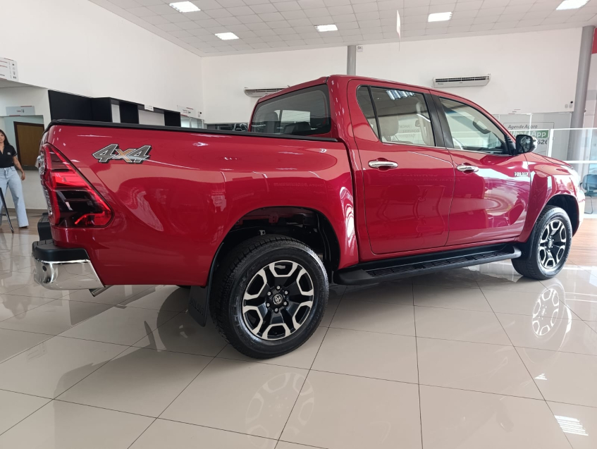 Toyota HILUX 2.8 D-4D TURBO DIESEL CD SRX 4X4 AUTOMÁTICO 10