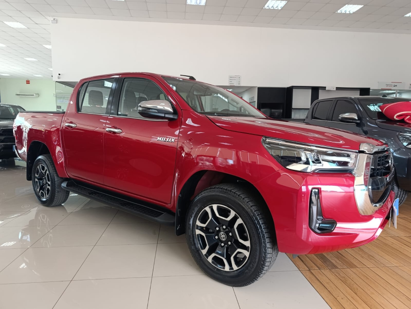 Toyota HILUX 2.8 D-4D TURBO DIESEL CD SRX 4X4 AUTOMÁTICO 4