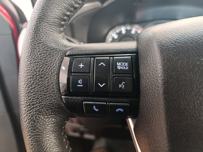 Toyota HILUX 2.8 D-4D TURBO DIESEL CD SRX 4X4 AUTOMÁTICO 14