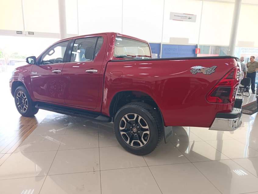 Toyota HILUX 2.8 D-4D TURBO DIESEL CD SRX 4X4 AUTOMÁTICO 7