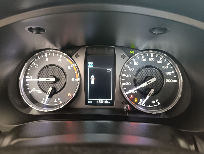 Toyota HILUX 2.8 D-4D TURBO DIESEL CD SRX 4X4 AUTOMÁTICO 12