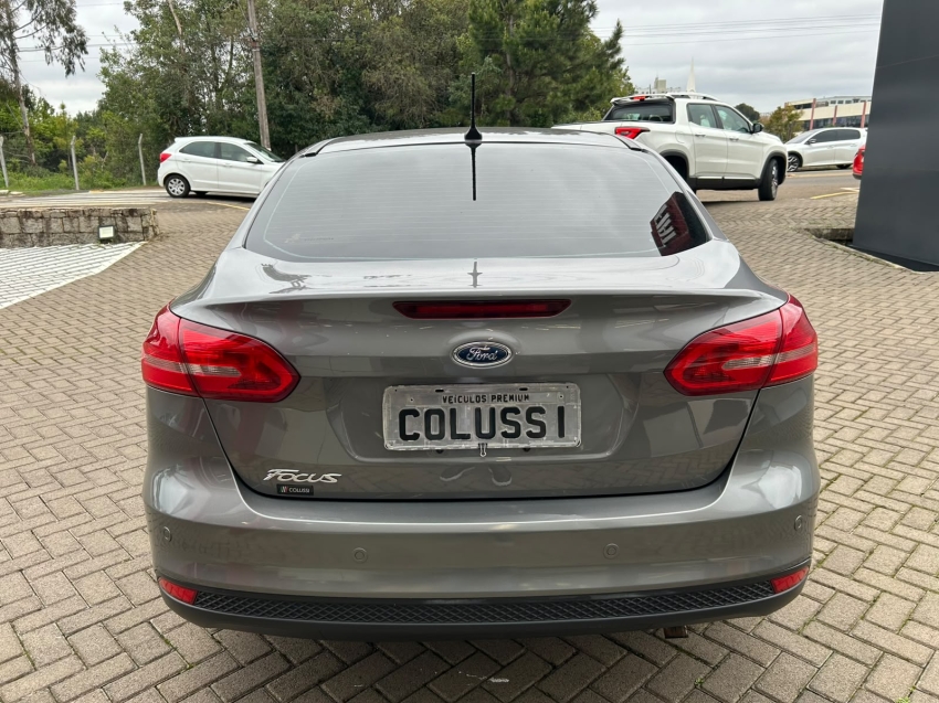 ford focus 2.0 se fastback 16v flex 4p powershift 1.8 5p automatico 20192