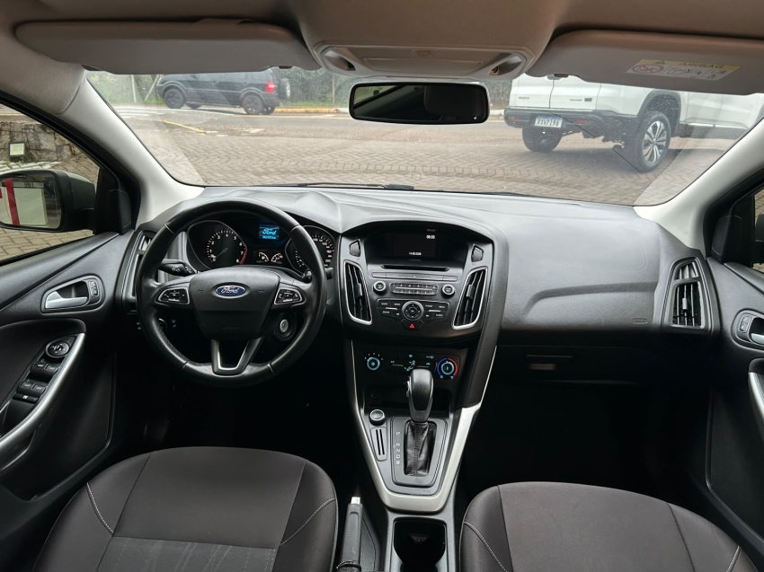 ford focus 2.0 se fastback 16v flex 4p powershift 1.8 5p automatico 20195